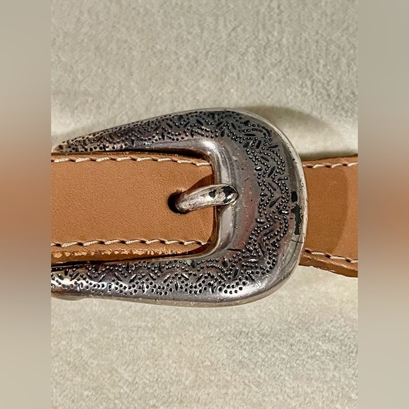 Fossil women’s sizeM tan leather belt with heart, detail, silver hardware groovy - Picture 3 of 7